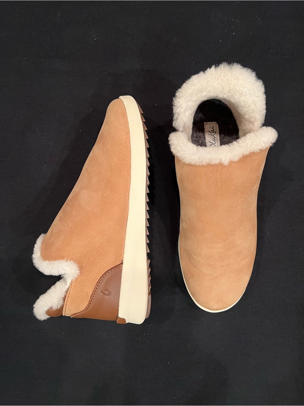 OluKai Malua Hulu Tan Nubuck Shearling Fur Sneaker Ankle Boots Booties 6.5 NEW
